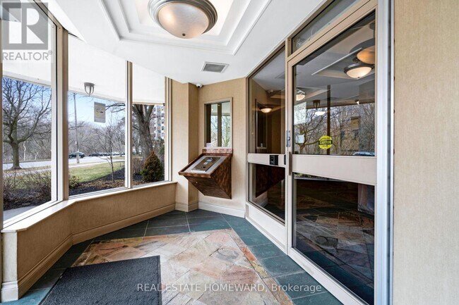 Building Photo - 4 Park Vista Dr