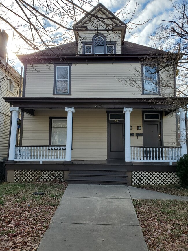 Building Photo - 834 Marshall Ave SW
