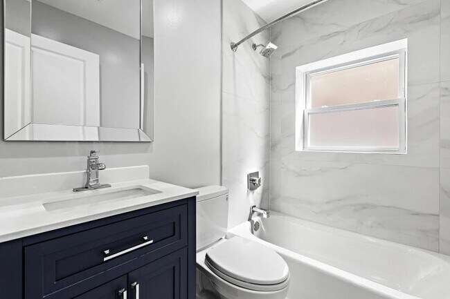 Building Photo - 2 bedroom in Chicago IL Chicago
