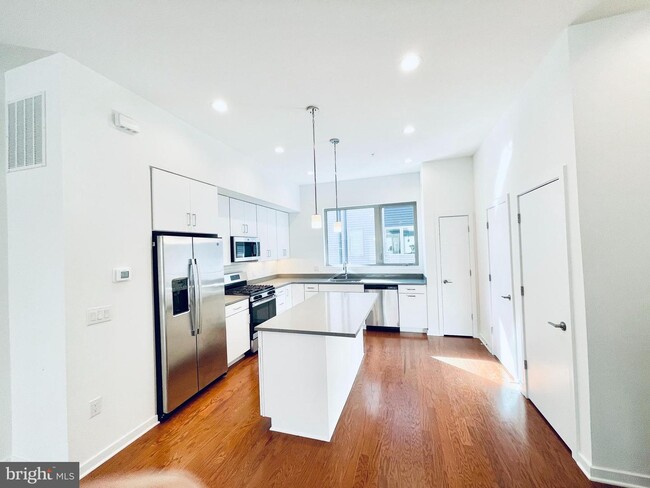 Building Photo - 3130 Pierview Ln