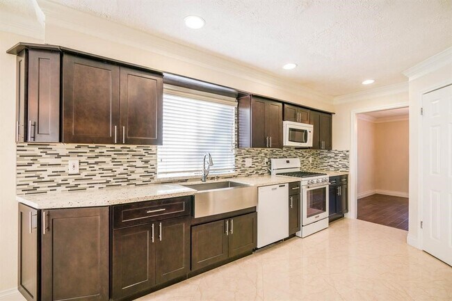 Building Photo - 21203 Park Brook Dr