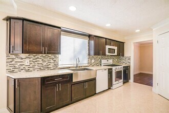 Building Photo - 21203 Park Brook Dr