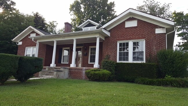 Building Photo - 502 Highland Ave