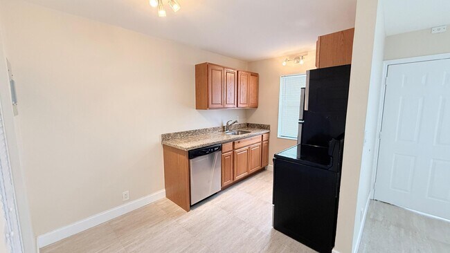 Building Photo - 607 NE 29th Dr