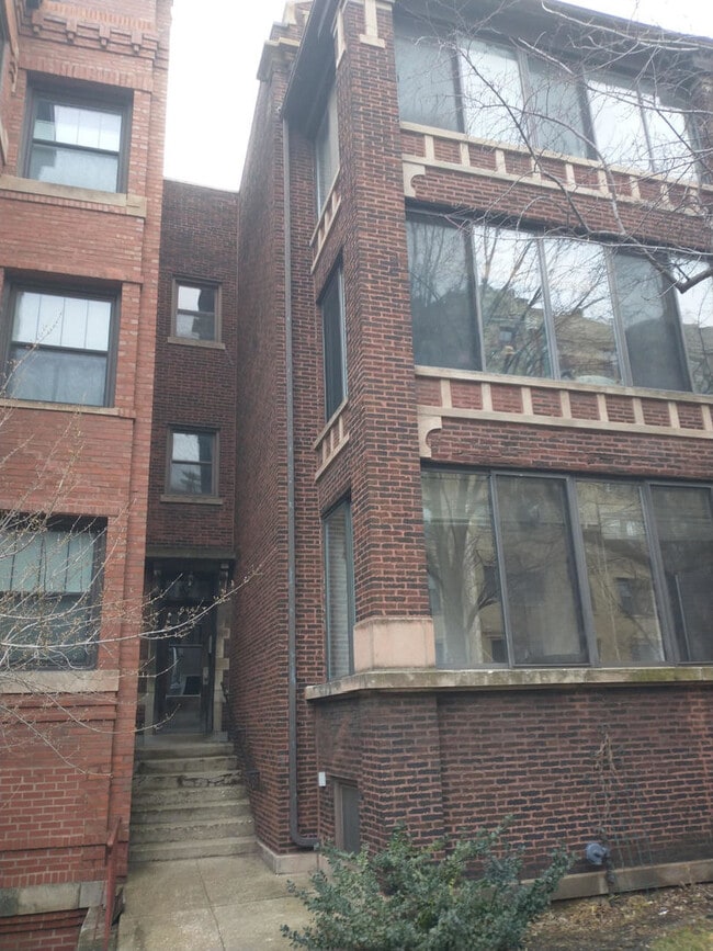 Building Photo - 644 W Aldine Ave