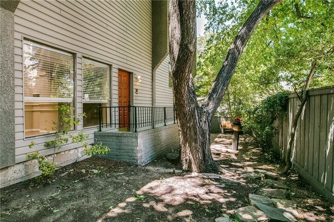 Building Photo - 2614 Hood St