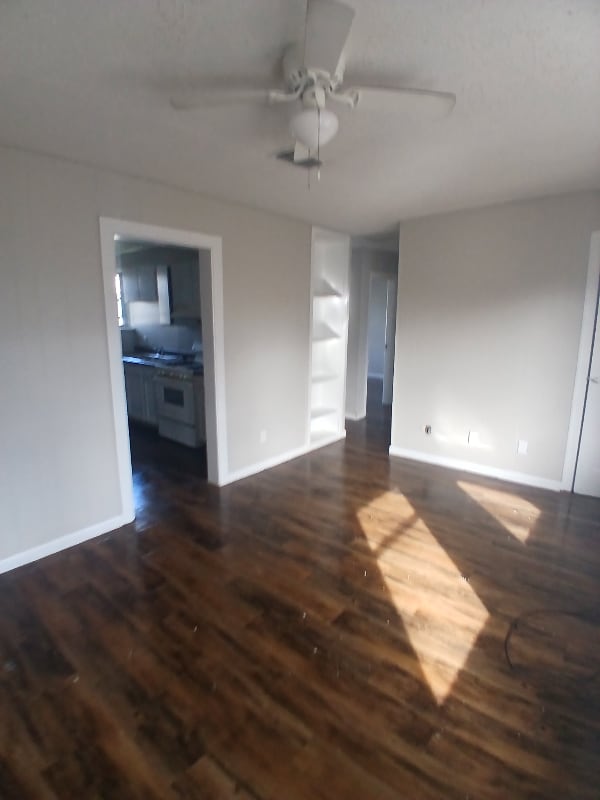 Foto del edificio - 106 S Davis St