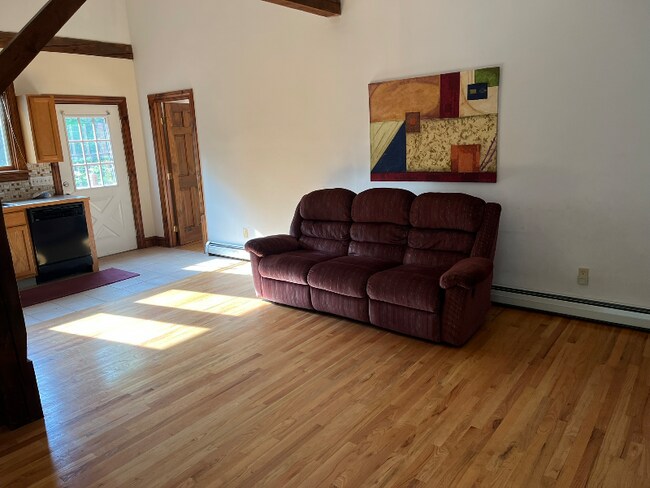 Foto del edificio - 242 Pittsfield Rd
