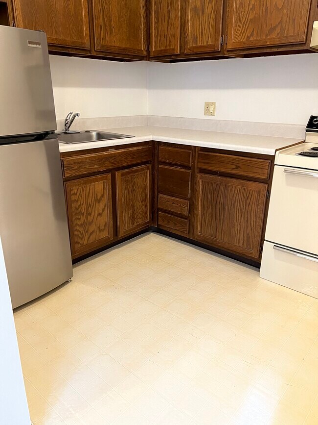 831 Sleepy Hollow Rd Unit 17, Castle Shannon, PA 15234 Apartments in