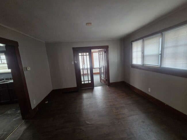 Building Photo - 651 W Wood St