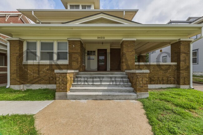 Foto del edificio - 3422 E Douglas Ave
