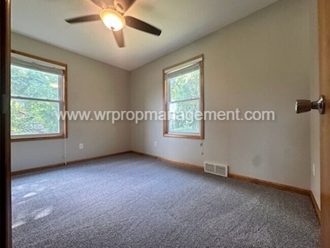 Building Photo - 3 bed 1 Bath Ranch in Bedford School District