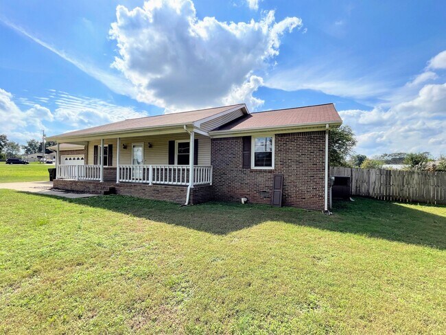 Building Photo - 112 Hazelwood Dr