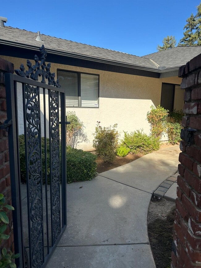 Foto del edificio - 3644 W Beechwood Ave