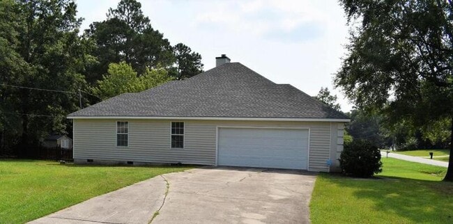 Building Photo - 135 Country Oaks Dr