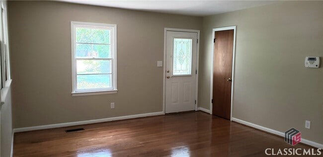 Building Photo - 295 Rumson Rd