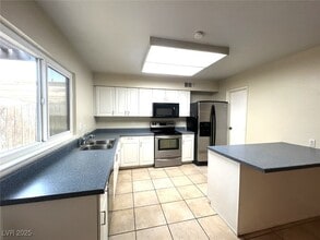 Building Photo - 4628 Michillinda Ln