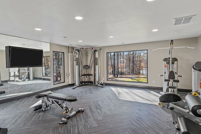 Building Photo - Avana Lake Lynn
