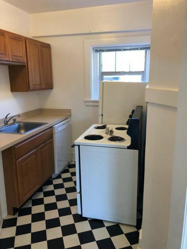 Building Photo - 0 bedroom in Seattle WA 98122