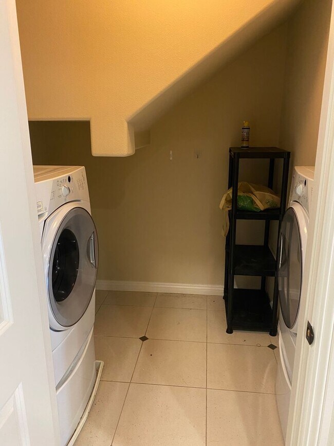 Building Photo - Colony Park - 3 Bedroom Home!