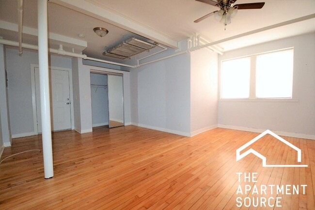 Building Photo - 4824 W Addison St