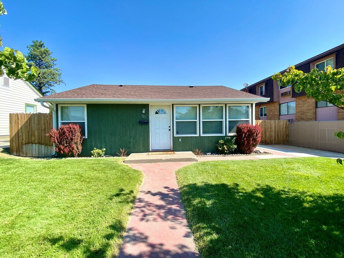 Foto principal - Updated Selah Home with Large Yard
