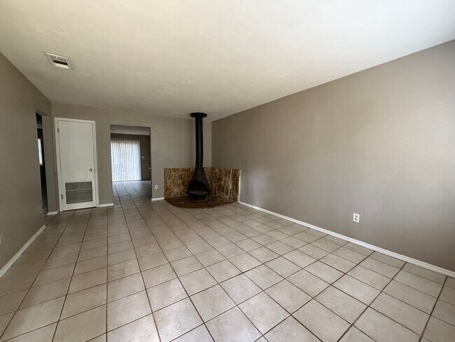 Foto del edificio - BREWSTER ESTATES duplex available NOW!