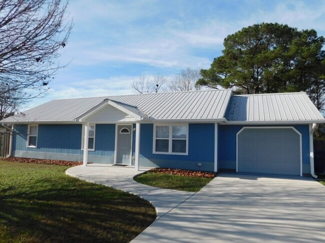 Building Photo - Charming Home in Havelock