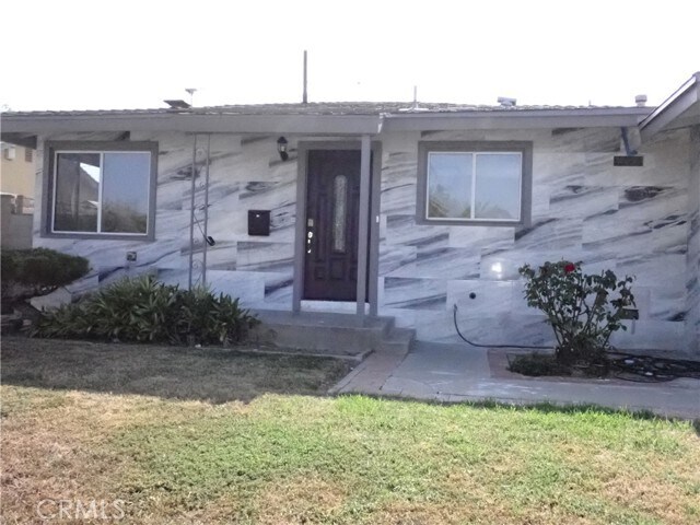 Foto del edificio - 16561 Monroe Ln