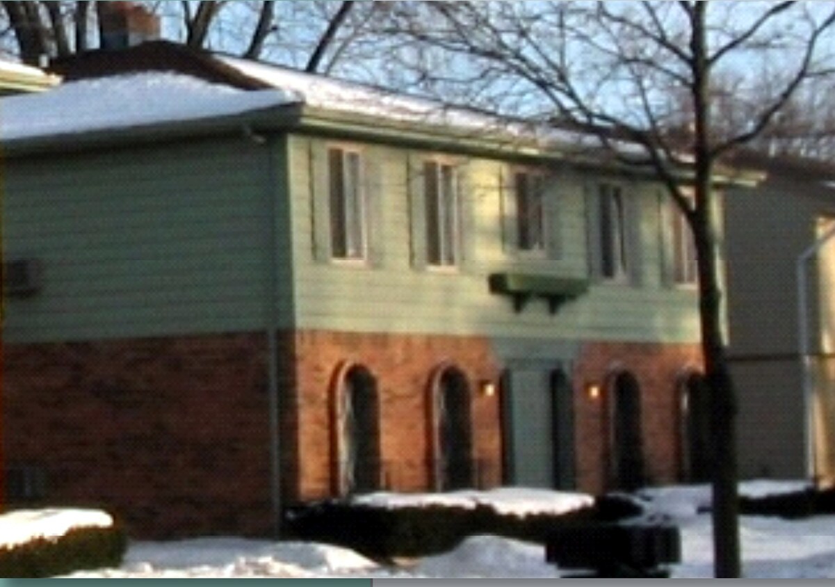Primary Photo - 2152 S 111th St