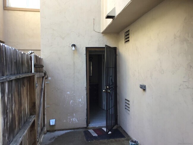 Foto del edificio - 3576 Del Sol Blvd