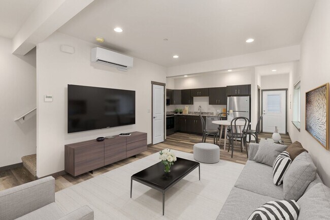 Foto del edificio - Beautiful Spacious Two Bedroom Townhouse i...