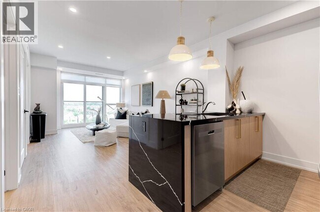 Photo du bâtiment - 803 Dundas St E