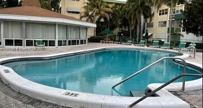 Foto del edificio - 1333 E Hallandale Beach Blvd