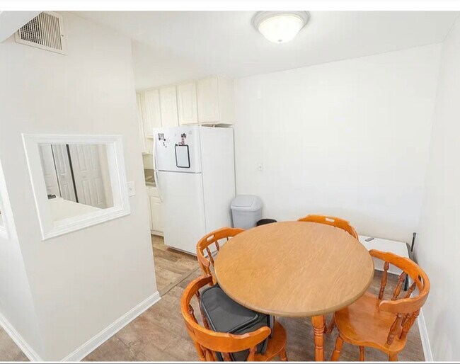 Foto del edificio - 1870 Tall Oaks Dr