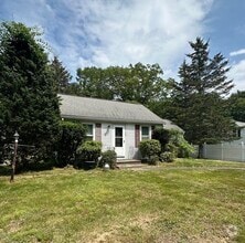 Building Photo - 745 Monponsett St