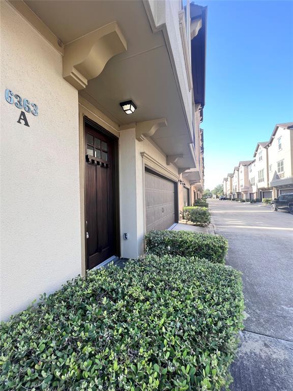 Foto del edificio - 6363 Fairdale Ln