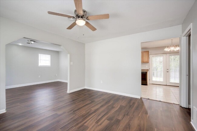 Foto del edificio - 2922 Dahlia Dr