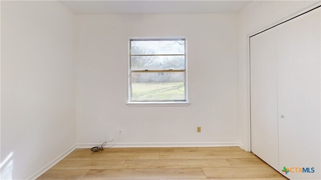 Foto del edificio - 1102 S Ann Blvd