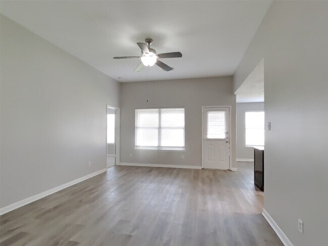 Foto del edificio - 815 Marigold Rd