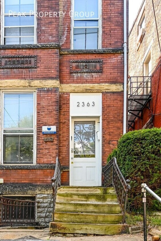 Primary Photo - 2363 W Clifton Ave