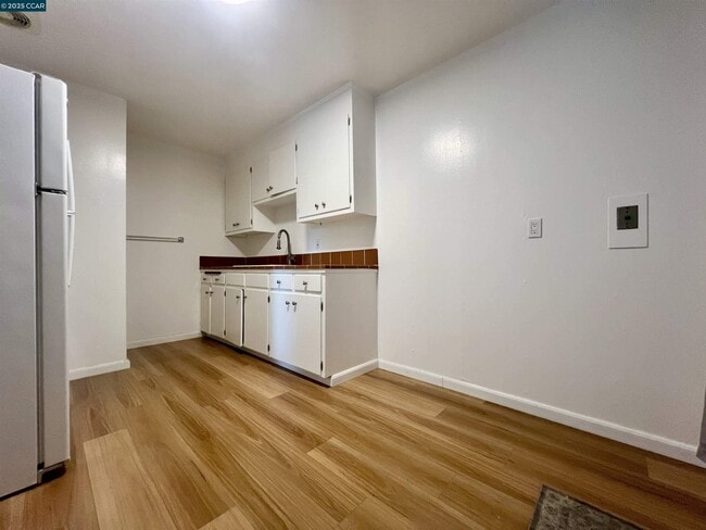Building Photo - 2134 McGee Ave