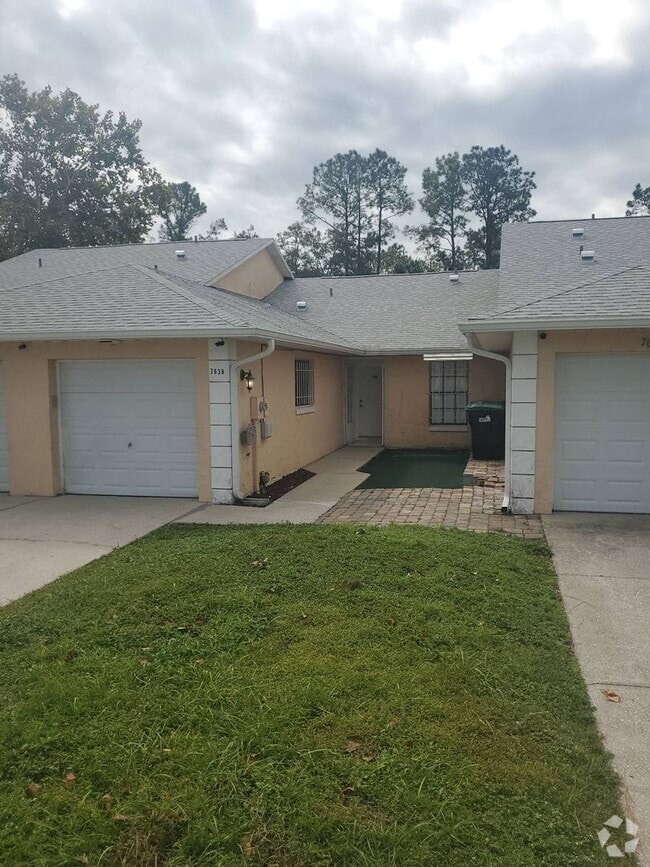 Building Photo - 7638 University Garden Dr