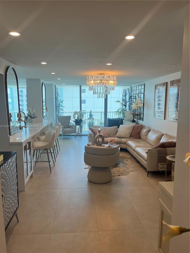 Building Photo - 2655 Collins Ave