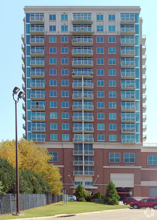 Building Photo - Vistas on the James