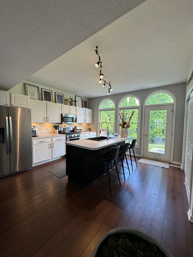 Foto principal - 2133 Jennifer St