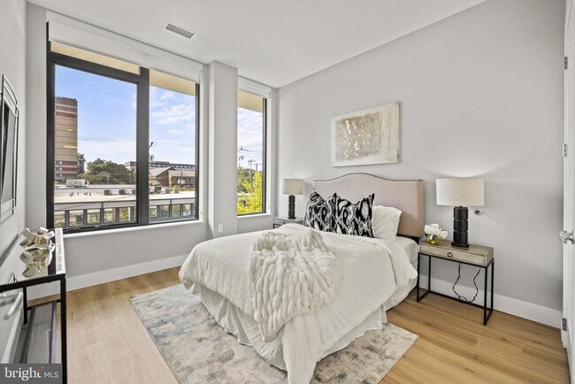 Foto del edificio - 801 N Fairfax St