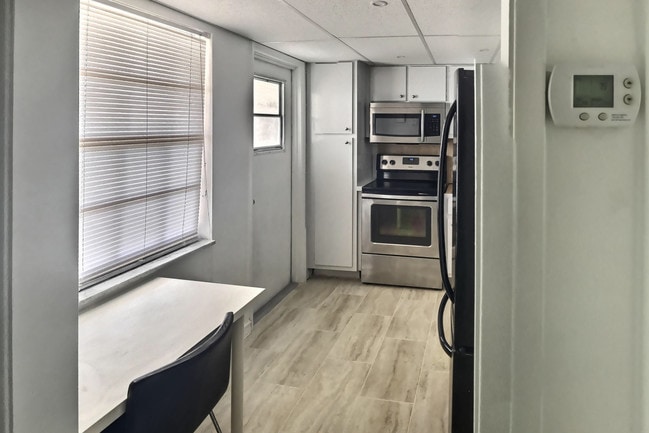 Foto del edificio - 3000 N Palm Aire Dr