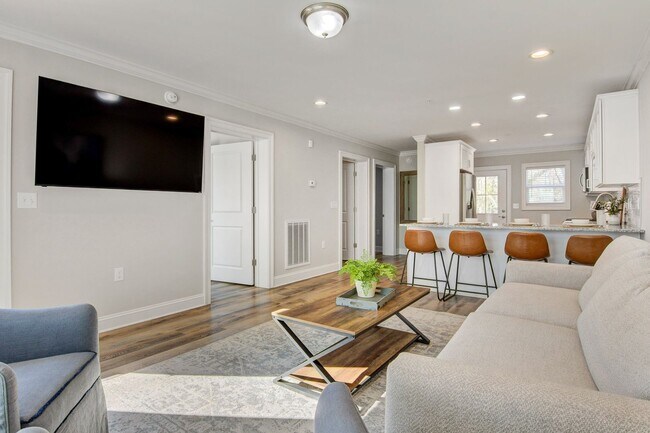 Foto del edificio - Modern 2-Bed, 2-Bath Single-Level Townhome in Conover – Pet-Friendly Community!