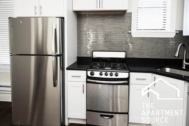 Photo - 3841 N Greenview Ave Apartment